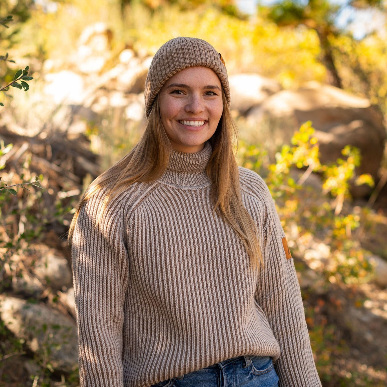 The Mesa Merino Wool Sweater is soft and cozy, crafted in a slightly boxy cropped silhouette. The two-toned fisherman rib design adds unique texture and style Details 100% merino wool Cropped fit Turtleneck Raglan sleeve Ribbed cuff Made in the USA