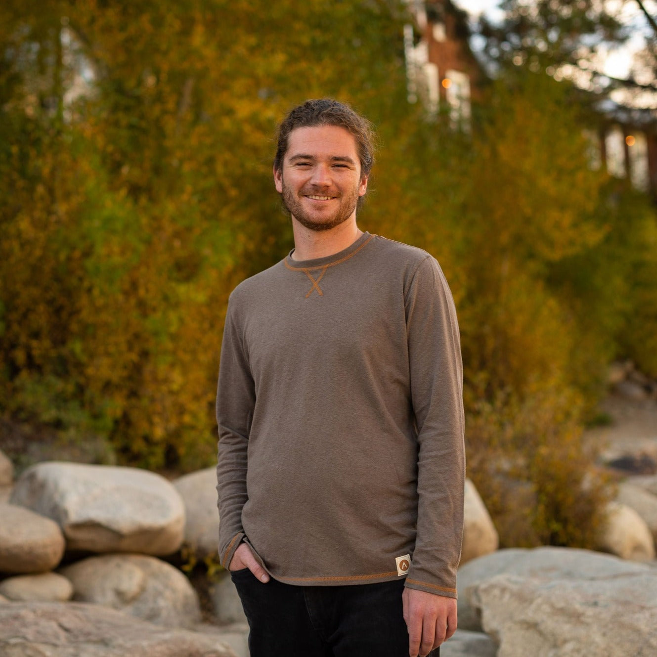 Cool and comfortable long sleeve tee for layering or to be worn on its own.  The Hemp/Cotton blend provides natural breathability and anti-microbial properties to help reduce odor.  This tee is finished with a burnt orange top stitch.